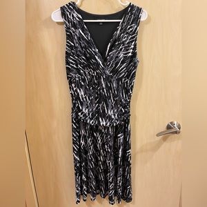 Nine West Sleeveless Black, White, and Grey Print Dress Sz 6